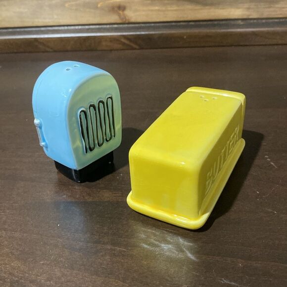 Vintage Hand painted Fridge & Butter Dish Salt & Pepper Shakers - Picture 4 of 11